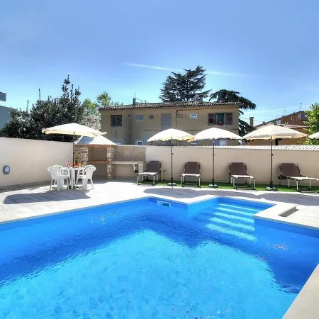 A2-apartments Riccardo * אומאג